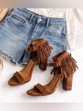 Dolce Vita Nancy Fringe Block Heel Sandals Tan Suede Boho Coachella Stagecoach